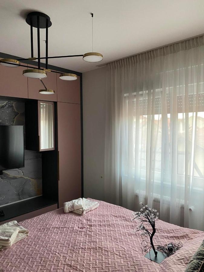 Gold Lux Apartment Cacak Ngoại thất bức ảnh